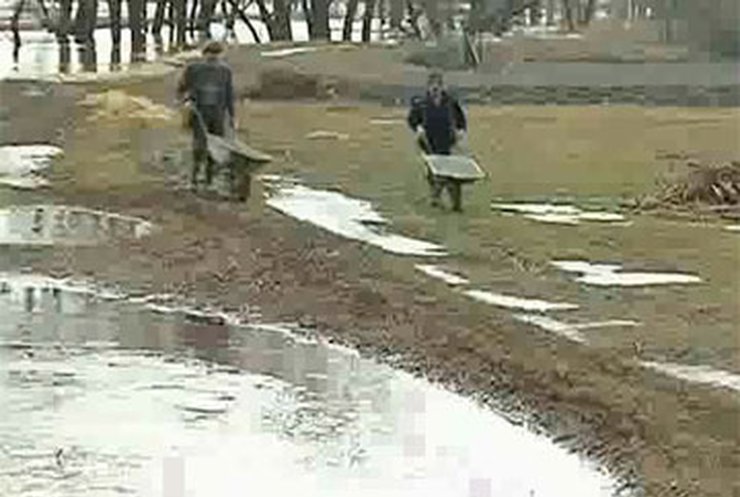 В Луганской области из-за резкого потепления реки вышли из берегов