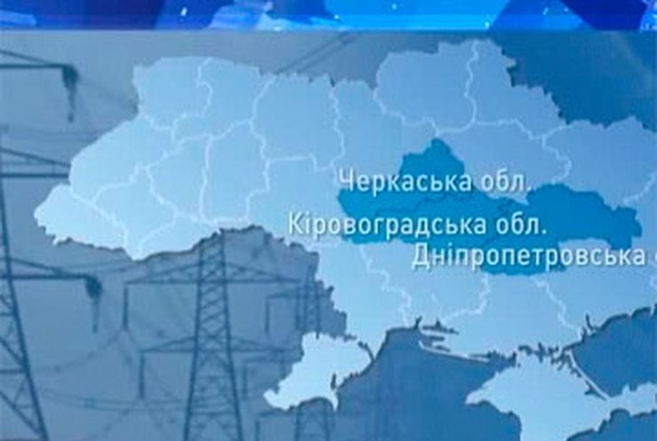 Из-за непогоды в Украине более 90 сел остались без электричества