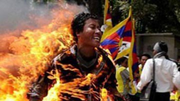 Активист движения за свободу Тибета от Китая поджег себя