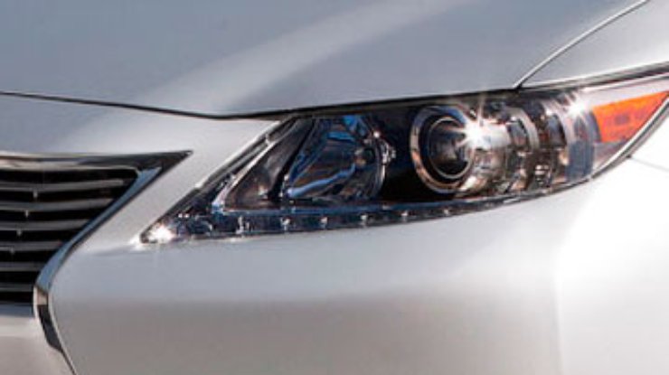 Lexus опубликовала кусочек седана нового поколения