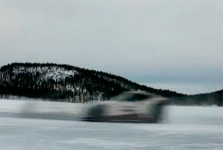 Финн разогнал на льду электроавтомобиль до рекордной скорости