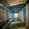 В Запорожье женщина с маленьким ребенком упала в шахту лифта