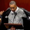 В США конгрессмен заступился за чернокожих с помощью капюшона и очков