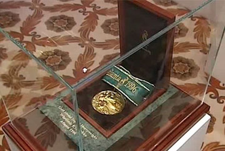 Олимпийскую медаль Владимира Кличко продали за миллион долларов