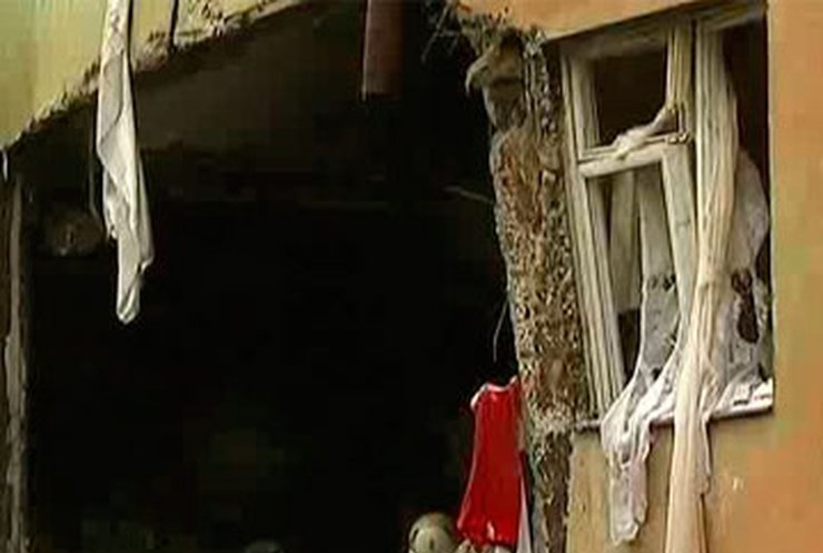 Разрушенный взрывом дом в Чернигове отстроят до августа