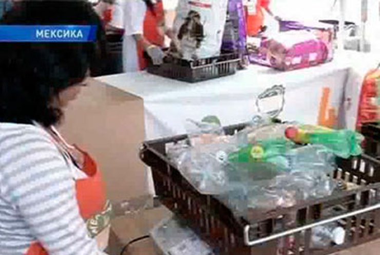 Жители Мехико обменивают мусор на овощи