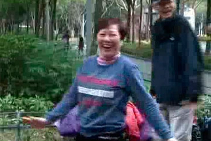 Жители Гонконга увлеклись смехотерапией