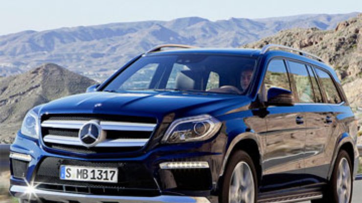 В Сети появились изображениея обновленного кроссовера Mercedes-Benz GL