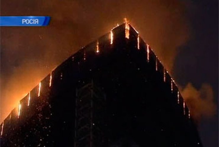 В Москве потушили пожар в деловом центре "Москва-сити"