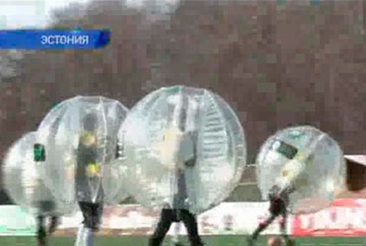 Эстонские футболисты вышли на поле в зорбах