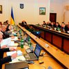 Азаров готовит почти бездефицитный бюджет-2013