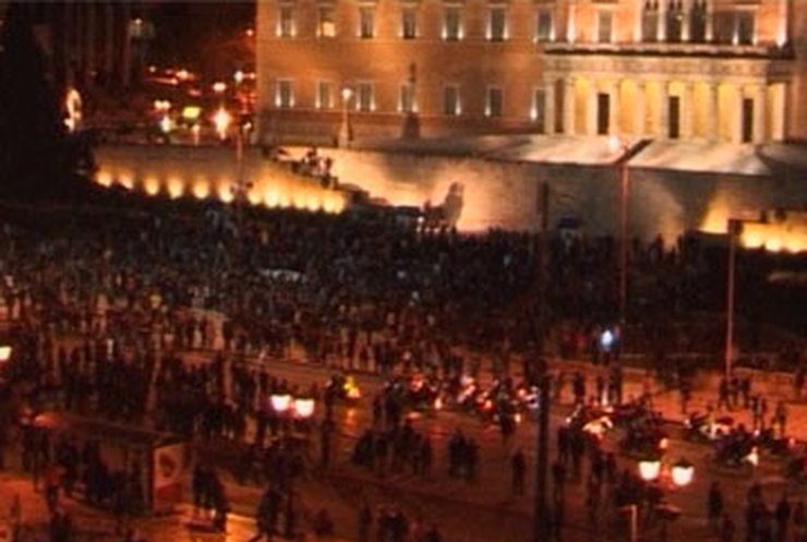 В Афинах после суицида пенсионера произошли массовые беспорядки