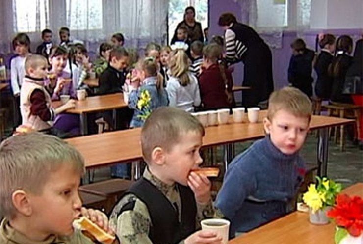 Школьники чернобыльской зоны остались без школьных обедов