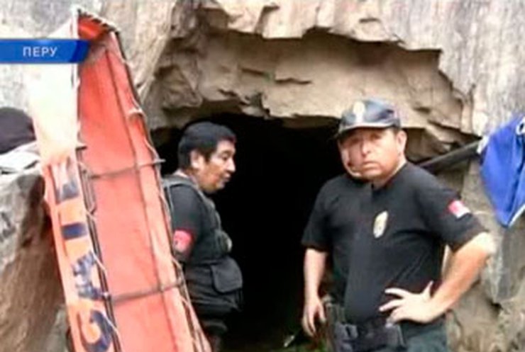 В Перу пытаются вытянуть из-под завала в нелегальной шахте 9 шахтеров