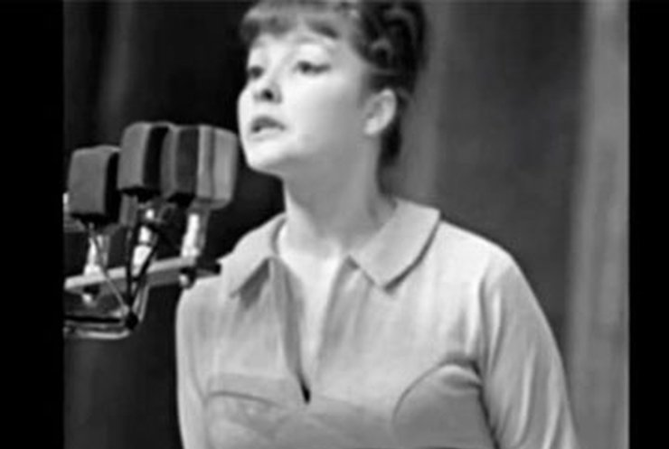 Сегодня Белле Ахмадулиной исполнилось бы 75 лет