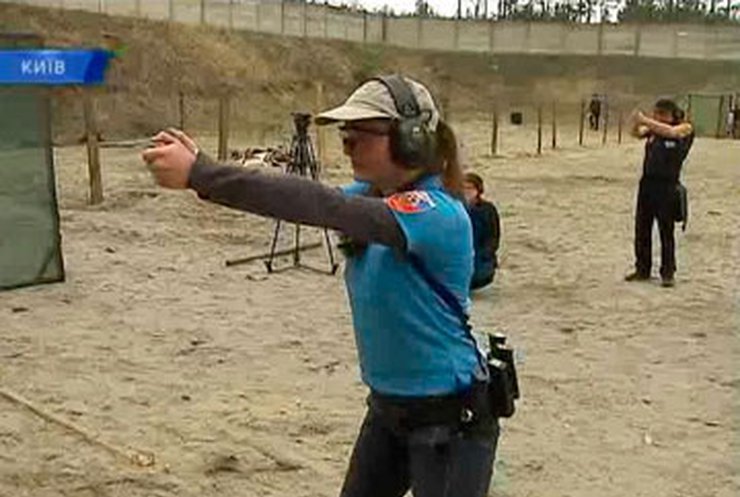 16-летняя спортсменка стала лучшей в соревнования по практической стрельбе