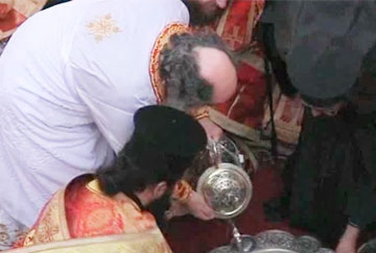 Патриарх Теофил, уподобляясь Христу, омыл ноги священникам