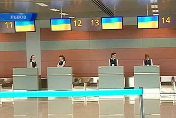 Янукович и Платини открыли новый терминал львовского аэропорта