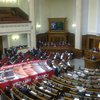 "Бютовцы" блокируют работу Рады, накрыв трибуну портретом Тимошенко