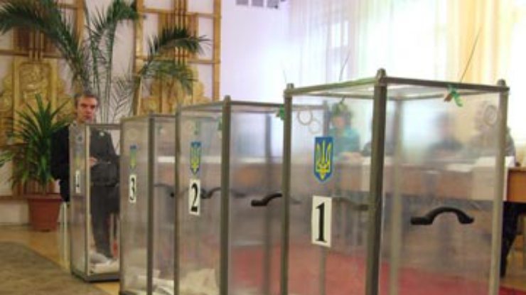 Украинцы относятся к партиям как к футбольных командам - эксперт