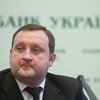 Арбузов уверяет, что не тратит резервы на поддержку гривны