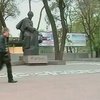 В Днепропетровске с памятника Шевченко украли латунные буквы