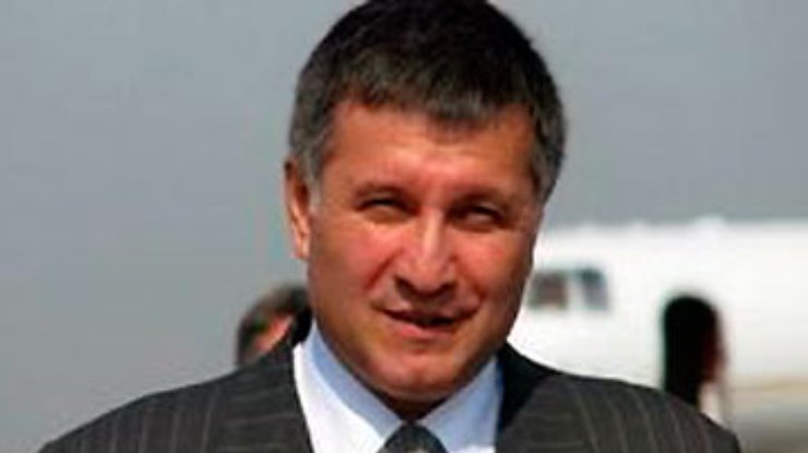 Заграница Авакову поможет?