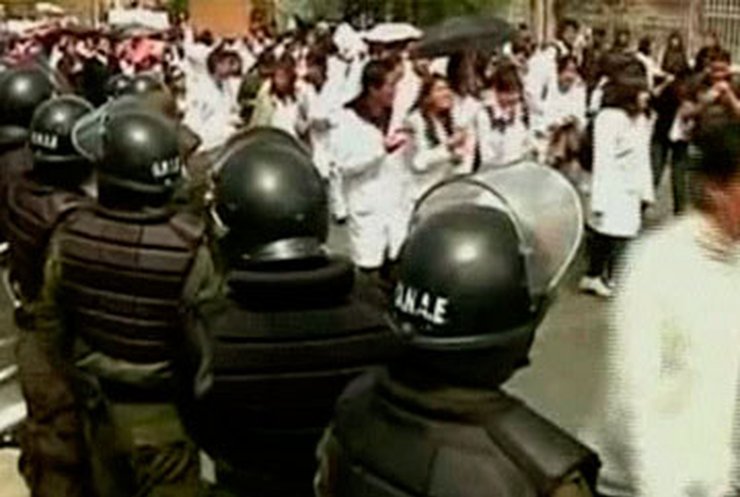 Боливийцы протестуют против увеличения рабочего дня
