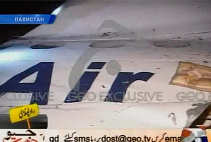 В Пакистане разбился самолет: Погибли все, кто был на борту