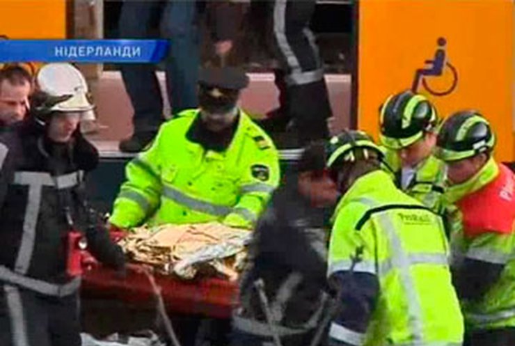 Растет количество пострадавших в результате столкновения поездов в Амстердаме