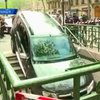 Парижский водитель перепутал метро с парковкой