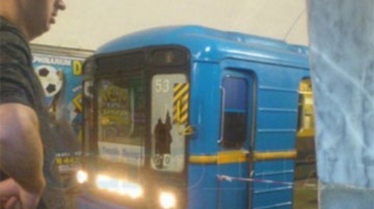 Самоубийца в метро с разбега бросился на поезд и погиб под колесами