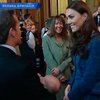 Принц Уильям и Кейт Миддлтон любовались младенцем британского военного