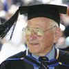 97-летний австралиец стал самым пожилым выпускником вуза