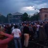 На митинге в Армении взорвались шары с газом: Пострадали более ста человек