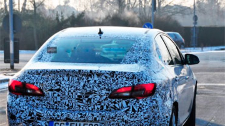 Opel тестирует седан Astra нового поколения
