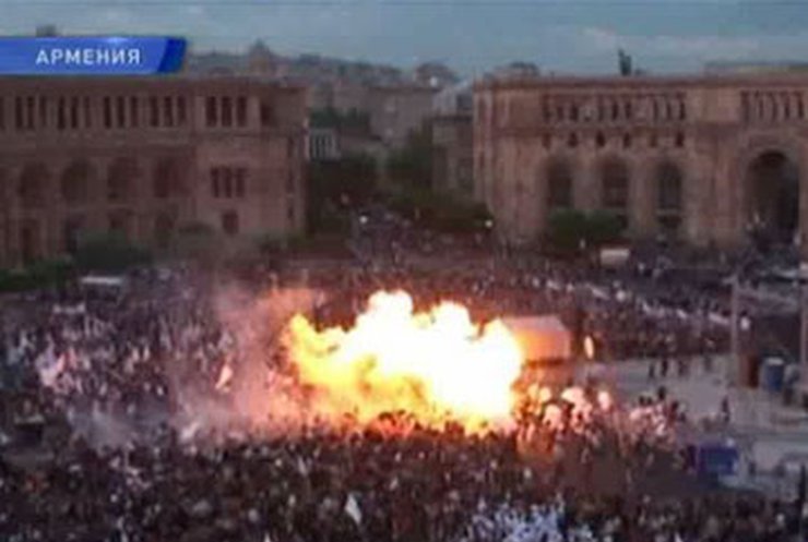 На митинге в Ереване пострадали люди