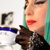Чашку со следами помады Lady GaGa продали на аукционе за 75 тысяч