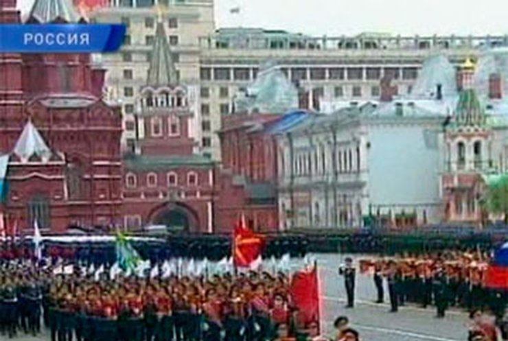 В Москве, как всегда, устроили грандиозный военный парад