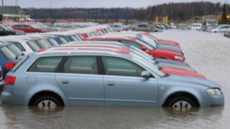 На Сумщине во время ливня потоком воды унесло 10 автомобилей