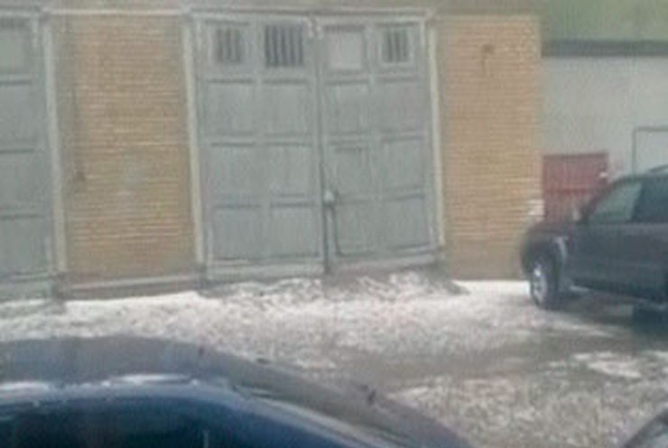 Харьков осыпало гигантским градом