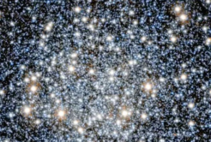 Астрономы опубликовали снимки шарового скопления