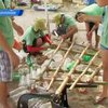 Филиппинцы устроили регату на плотах из мусора