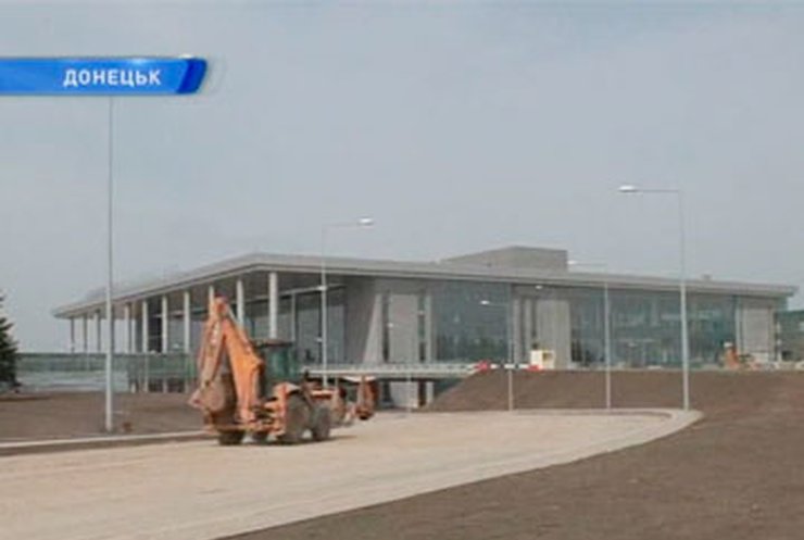 Виктор Янукович откроет новый терминал аэропорта в Донецке