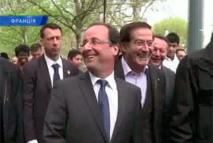 Сегодня Саркози передает власть новому президенту Франции