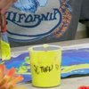 Американская художница учит рисовать слабовидящих людей