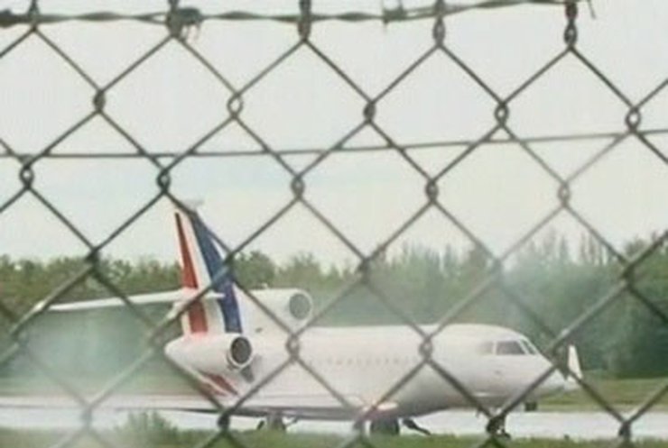 В самолет Франсуа Олланда попала молния