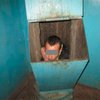 Сбежавший от подруги россиянин застрял в мусоропроводе