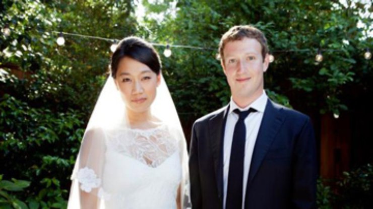 Основатель Facebook Цукерберг женился
