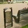 В Днепропетровске заменяют бетонные мусорки на металлические